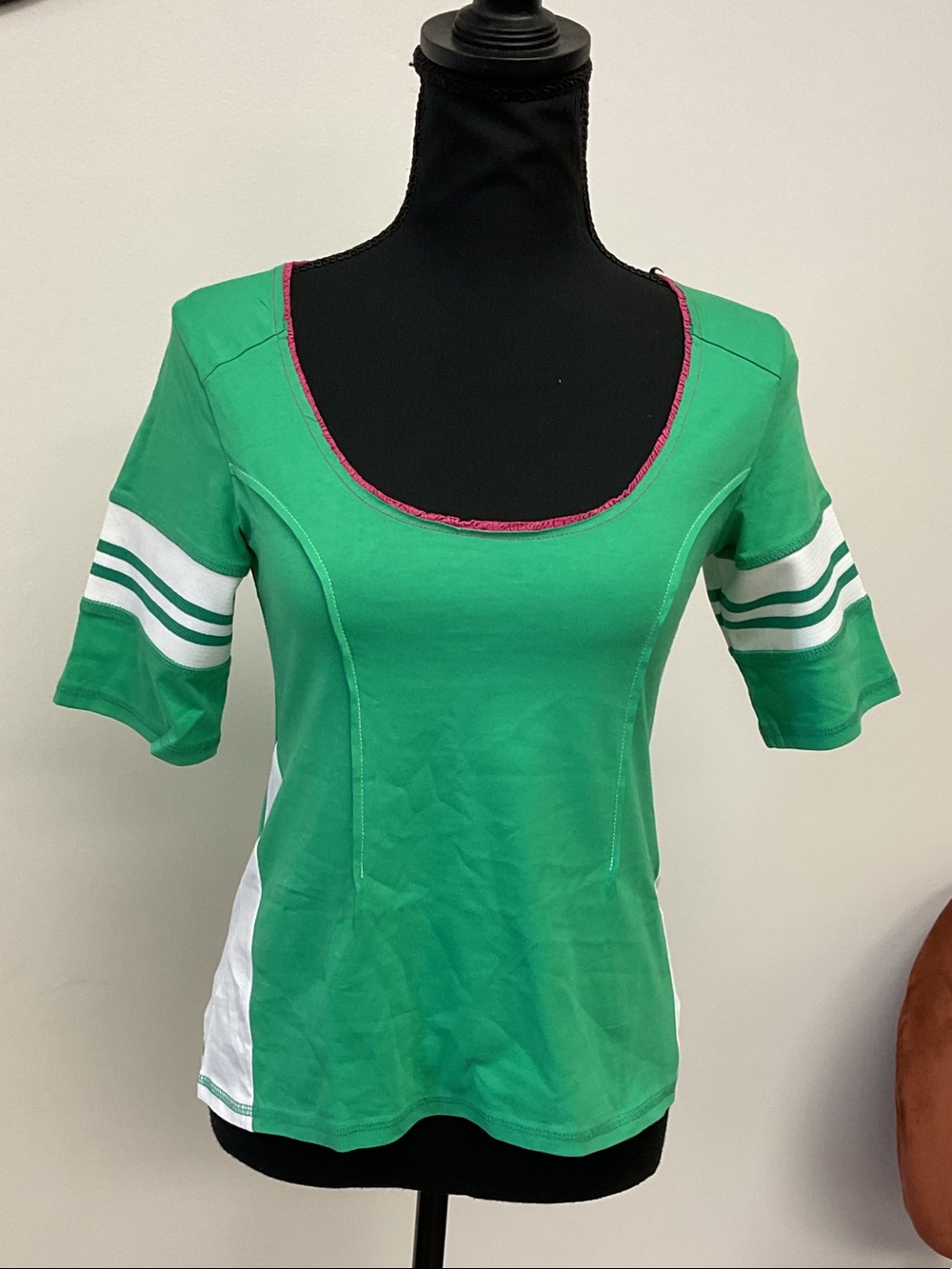 Women’s Green Scoop Neck Athletic Top